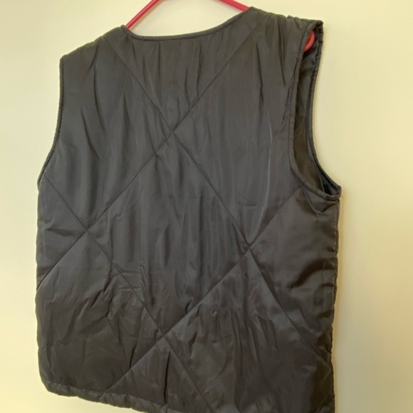 NWT Lightweight Quilted Vest that is a Oversized and Modern Fit Black Size S/M - Picture 7 of 8